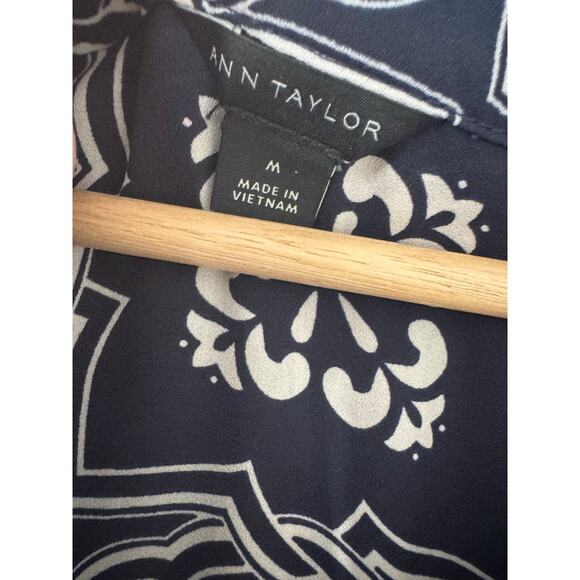 Ann Taylor Navy Blue and White Tiled‎ Mixed Media Top Size Medium - Picture 6 of 6
